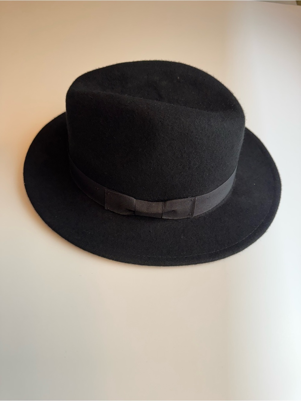 Classic Black Wool Fedora with Grosgrain Band | fall autumn preppy western